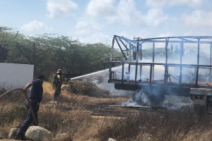 Bomberonan a paga trailer na candela na altura di ex Texas