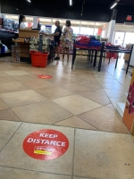 Op=Op cu manera ‘original’ pa alerta cliente pa distancia den tienda relaciona cu coronavirus