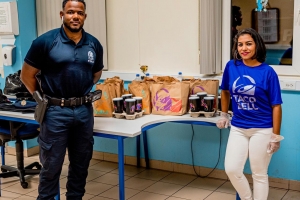 Cuerpo policial a ricibi mondkapjes, wipes y cuminda como donacion    