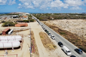 Fila hopi largo pa cumpra gas na Barcadera awe mainta atrobe