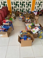 Bossi Volunteers Group a colecta donacion pa famianan den necesidad