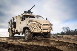 Patruya militar Hulandes riba beach ta parti di control di costa di Aruba  