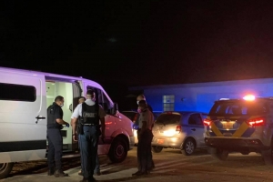 A comete destruccion riba auto di polis na Pos Chiquito