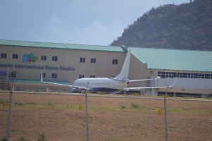 Avion a yega Aruba pa hiba e mediconan Mericano bek