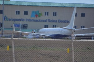 Avion a yega Aruba pa hiba e mediconan Mericano bek