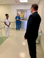 Gobernador Boekhoudt a bishita hospital HOH