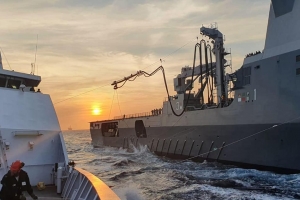 Barconan Karel Doorman y Zeeland a topa otro riba laman 