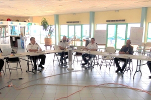 Gobernador a bishita Oficina pa Prevencion di Desaster  
