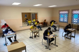 Examen final a cuminsa awe na scolnan MAVO na Aruba 