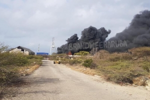 Bomberonan a atende cu candela di tire na Barcadera