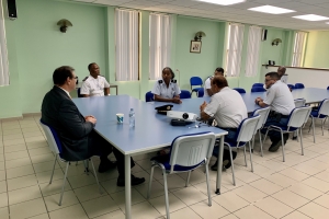 Gobernador a bishita Kustwacht y Warda di Polis San Nicolas