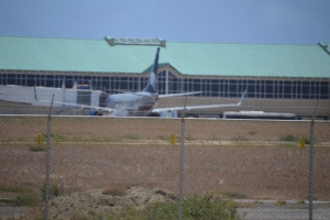 Avion a yega Aruba pa reemplasa trahadonan di plataforma petrolero 