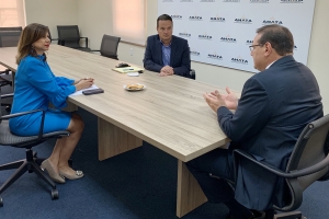 Gobernador a reuni cu organisacion di dunado di trabou y di trahado di Aruba
