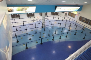 Aeropuerto a mustra diahuebs cu nan ta cla pa reapertura di frontera 