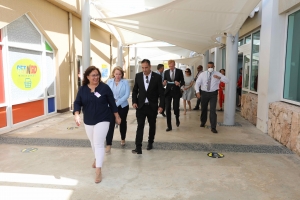 Aeropuerto a mustra diahuebs cu nan ta cla pa reapertura di frontera 