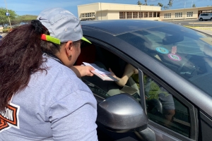 Hopi hende a acudi na 'drive-thru' di DIMP pa number di auto 