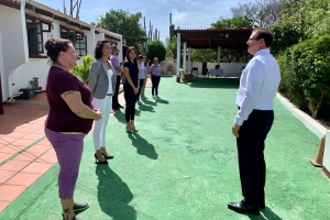 Gobernador ta bishita cas di cuido pa nos grandinan H.O.P.E.
