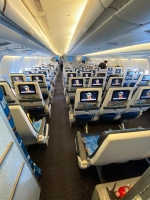KLM a baha pasahero di avion pa Aruba cu no kier a bisti mondkapje