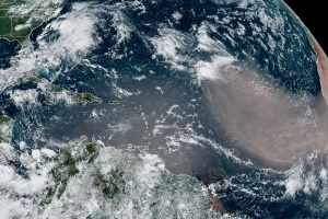 Meteo: Stof di Sahara lo obstaculisa visibilidad e dianan aki