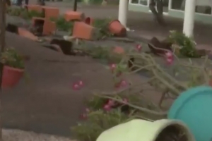 Manifestantenan na Corsou a causa destruccion den centro di Punda