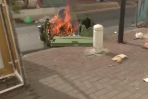 Manifestantenan na Corsou a causa destruccion den centro di Punda