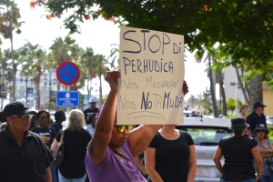 Docentenan a manifesta y exigi retiro di minister Rudy Lampe 