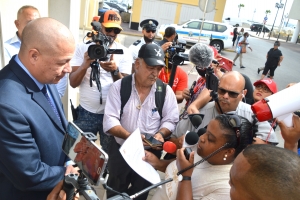 Docentenan a manifesta y exigi retiro di minister Rudy Lampe 