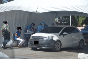 Rij largo di ciudadanonan cu ta test pa COVID-19 diaranson