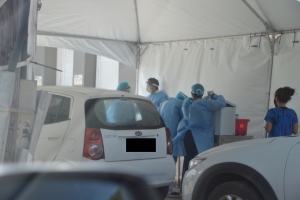 Rij largo di ciudadanonan cu ta test pa COVID-19 diaranson