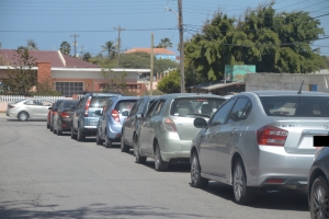 Rij largo di ciudadanonan cu ta test pa COVID-19 diaranson