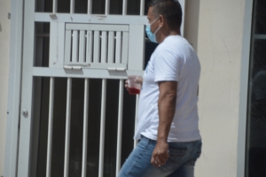 Pueblo dunando oido pa bisti mondkapje caba, aunke no ta obligatorio