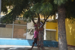 Pueblo dunando oido pa bisti mondkapje caba, aunke no ta obligatorio