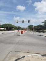 DOW y polis a cera cruzada di Palm Beach pa evita accidente  