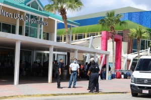 Hopi Venezolano sin status legal a keda deporta awe cu buelo humanitario  