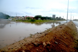 Atrobe partinan di Watty Vos Boulevard tabata bou di awa 