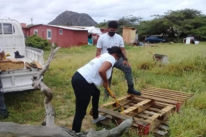 Disaster team di Cruz Cora Aruba a yuda esnan afecta pa yobida den weekend