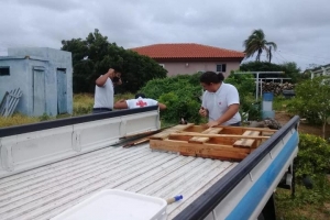 Disaster team di Cruz Cora Aruba a yuda esnan afecta pa yobida den weekend