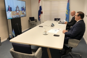 Gobernador di Aruba a reuni cu Raymond Knops durante e G3+ overleg 