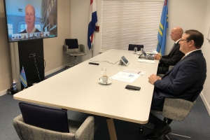 Gobernador di Aruba a reuni cu Raymond Knops durante e G3+ overleg 