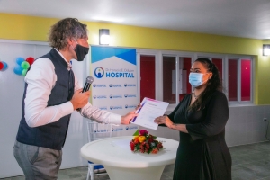Hospital orguyoso cu 13 graduado den enfermeria specializa 