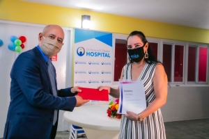 Hospital orguyoso cu 13 graduado den enfermeria specializa 