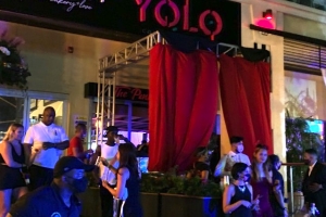 Taskforce di COVID19 a cera Yolo Bar pa incumplimento di protocol