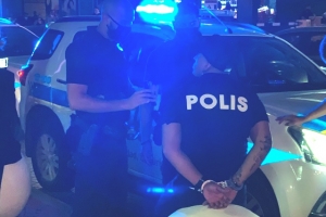 Polis a detene un persona cu a ‘disfraza’ na polis diasabra 