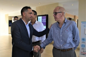 Gobierno a honra hefe grandi di Divi Groups Alex Nieuwmeyer