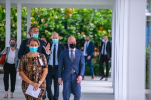 Raymond Knops a bishita Hospital Horacio Oduber diamars