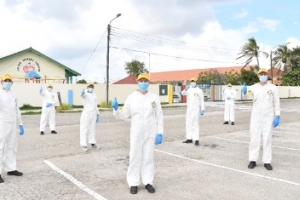 Boluntarionan di Freewinds a sigui desinfecta scolnan na Aruba 
