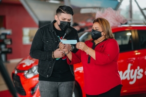 Wendy’s ta anuncia ganador mayan di e auto AGYA 2021