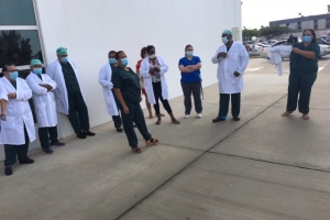 Trahadornan di hospital a pone trabou abou pa protesta