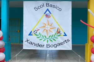 Commandeur Pieter Boer School a bira Scol Basico Xander Bogaerts
