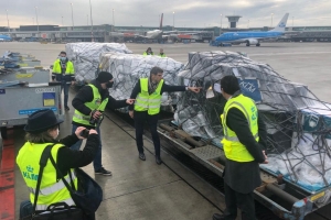Vacuna contra Covid19 ta riba avion di KLM rumbo pa Aruba!